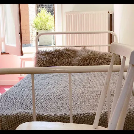 Trendy House 5min From Shoppingstreets Holiday home