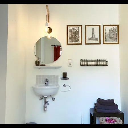 Holiday home Trendy House 5min From Shoppingstreets