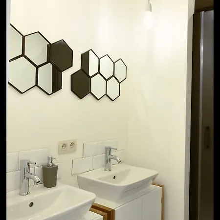Holiday home Trendy House 5min From Shoppingstreets